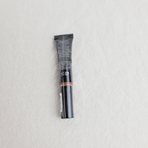 LAST ONE NYX PROFESSIONAL MAKEUP Born To Glow Radiant Concealer - Picture 7 of 8